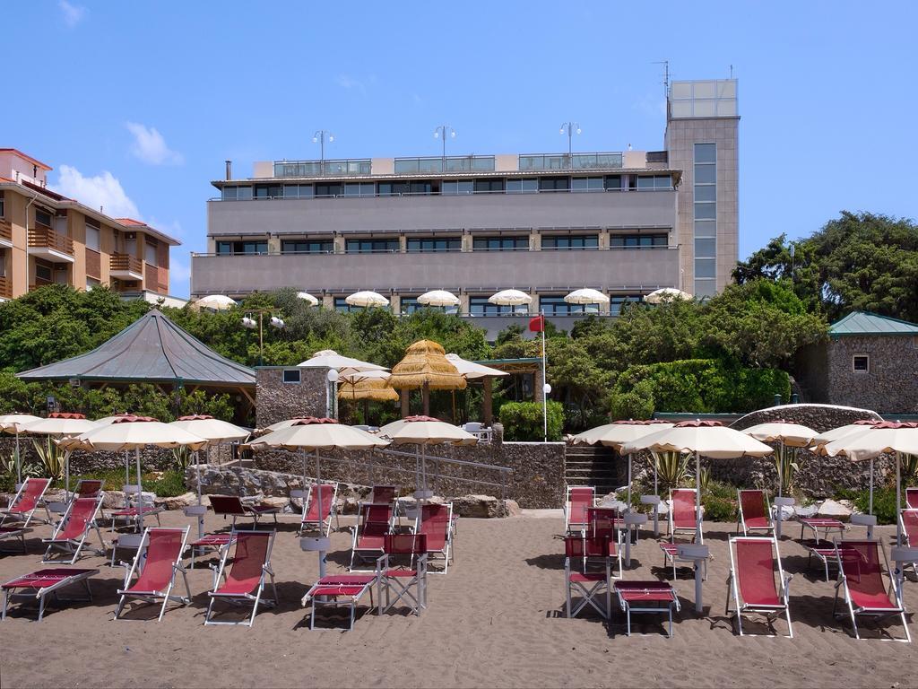 吉内普里艾酒店 马里纳-迪卡斯塔涅托 外观 照片